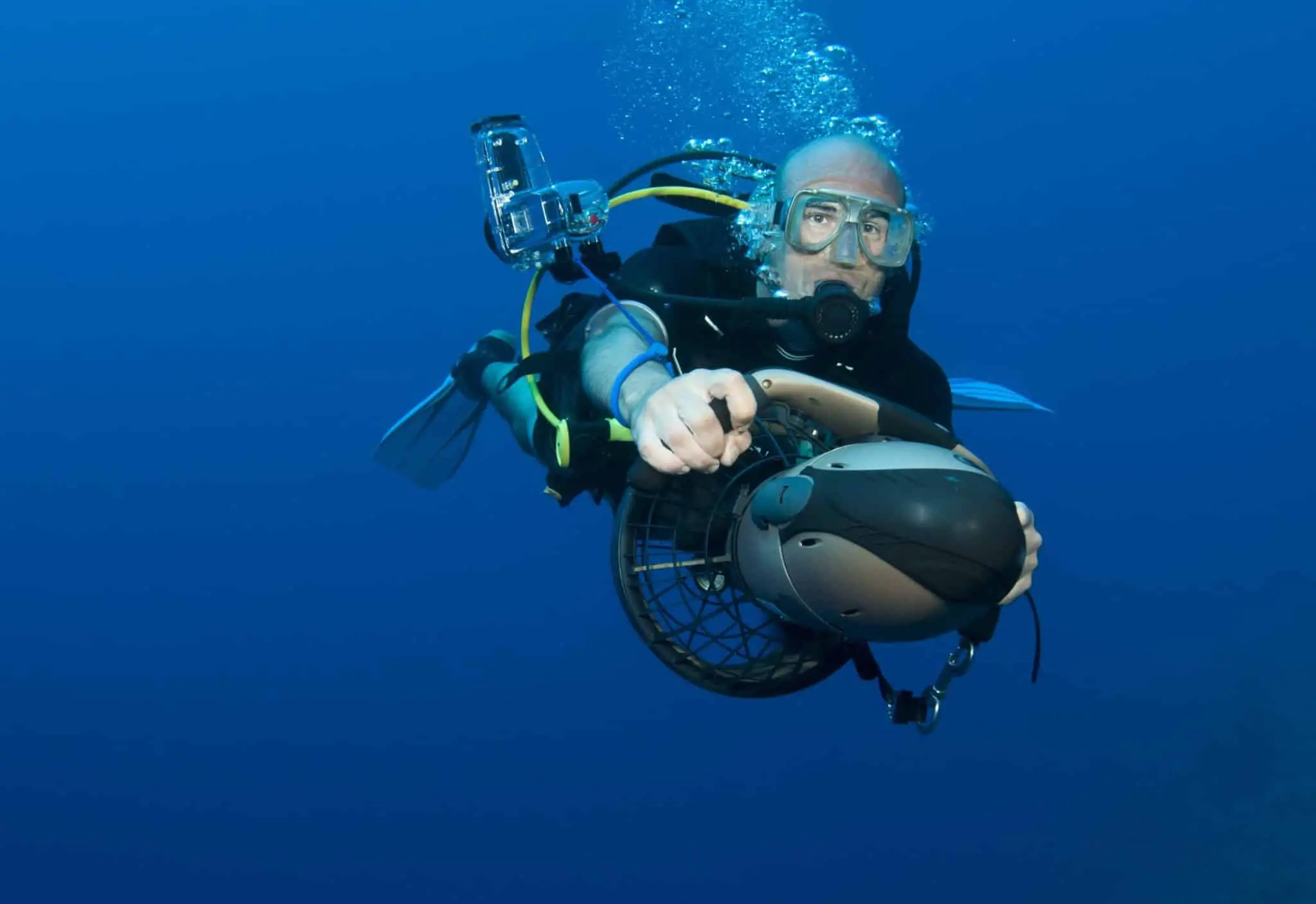 Ensuring Safety in Underwater Scooter Adventures缩略图